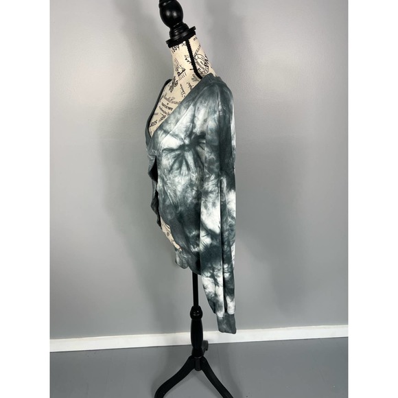 Reversible black and white tie dye crisscross cutout sweatshirt - Picture 9 of 11